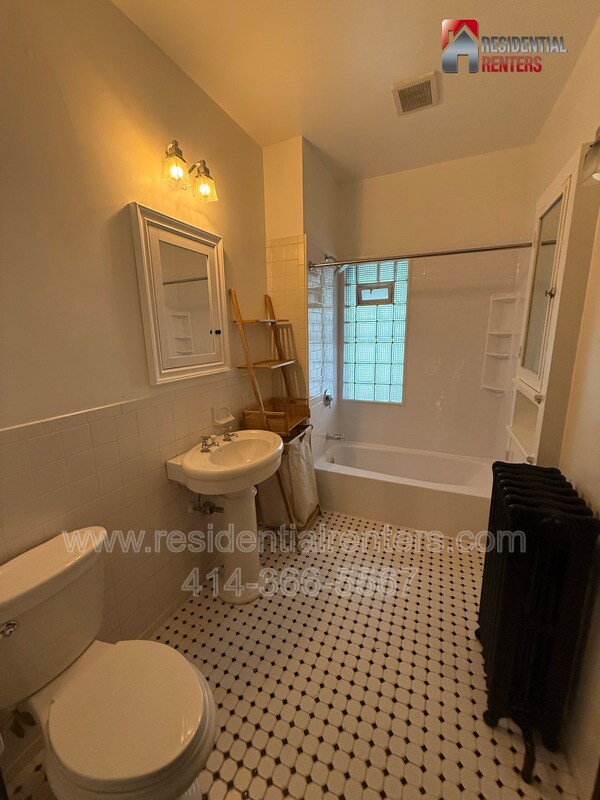 Building Photo - 1155 N 21st St