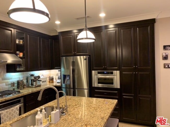 Building Photo - 51 Ivory Petal