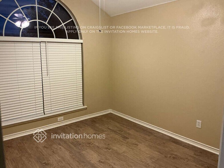 Building Photo - 2805 Beacon Hill Dr