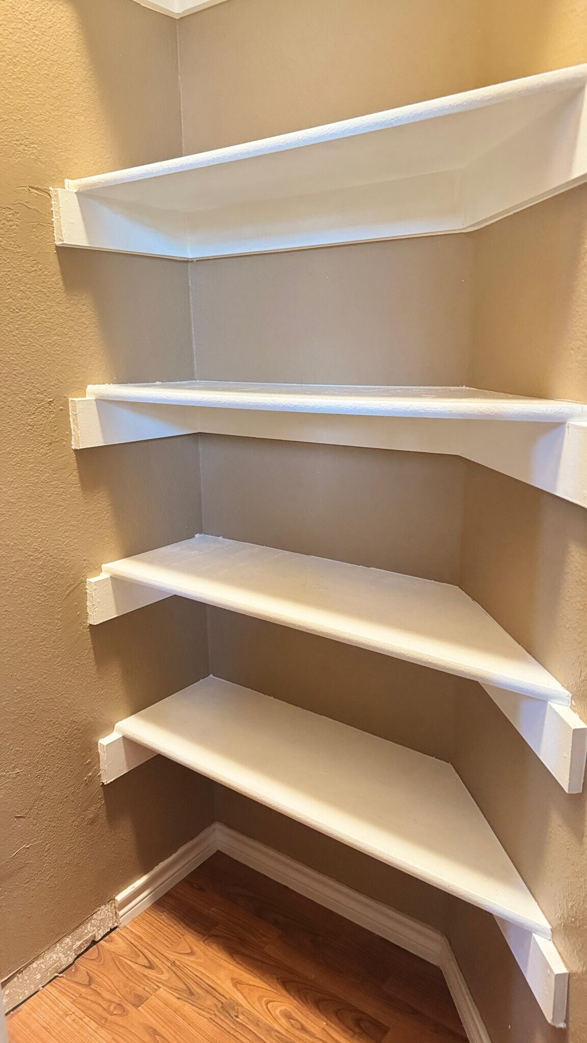 Building Photo - 7011 Cottonwood Cir