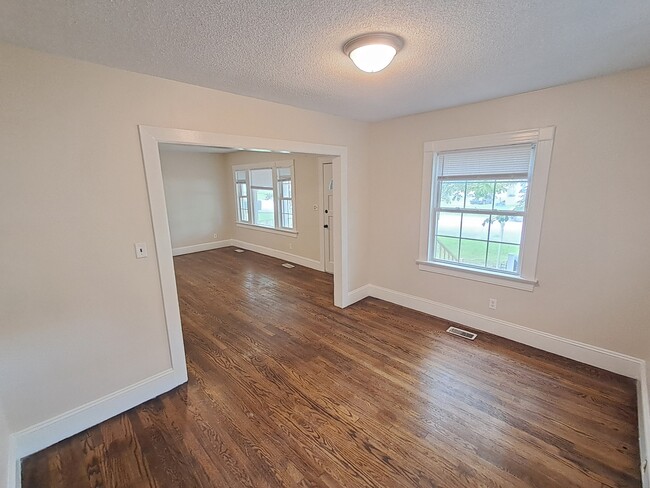 Building Photo - 1209 S Greene St