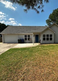 Building Photo - 68 Brierwood Cir