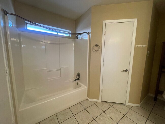 Building Photo - 3834 Purdue Ln