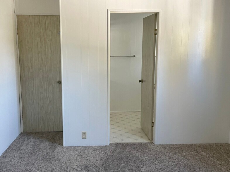 Building Photo - 444 Whispering Pines Dr