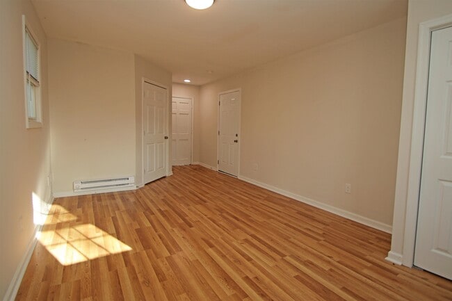 Building Photo - 169 W Lee St