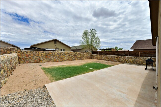 Building Photo - 872 Colbert Shapleigh Pl
