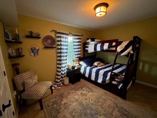 Building Photo - 112 Red Mill Dr