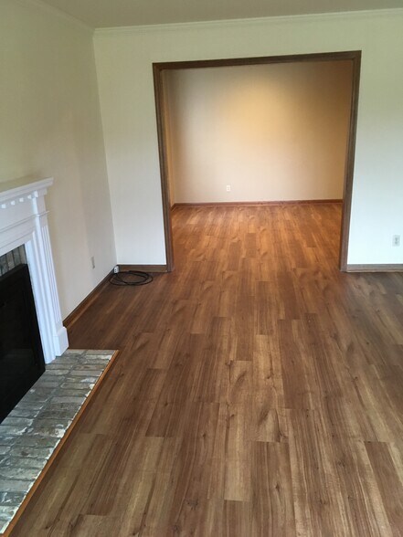 Building Photo - 16555 Dane Ct E