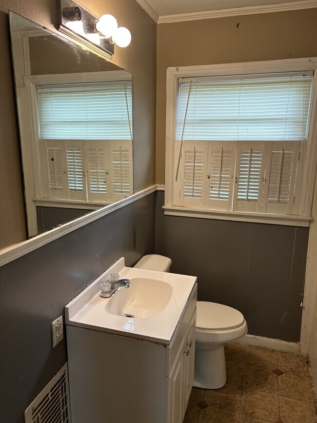 Building Photo - 2303 Rasberry St