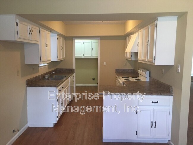 Building Photo - 7019 Shadow Oaks Dr