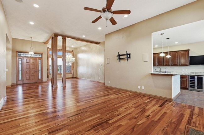 Building Photo - Stunning Appleton Home