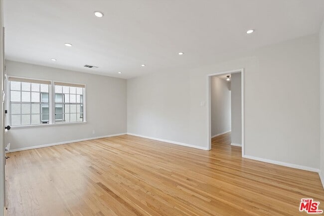 Building Photo - 8348 Reading Ave