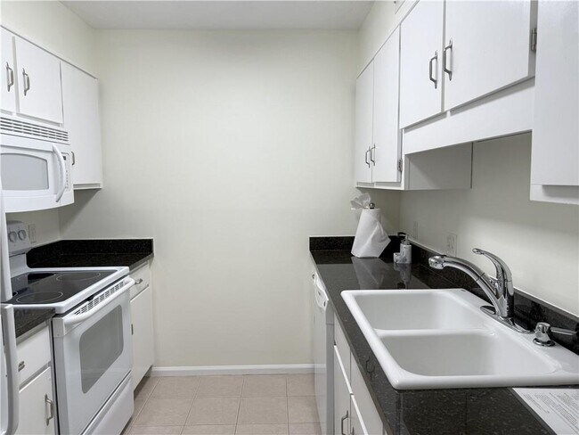 Building Photo - 475 Mount Vernon Hwy NE