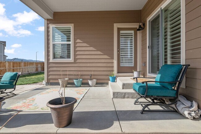 Building Photo - Gorgeous 5 Bed 3 Bath Home in North Loveland!