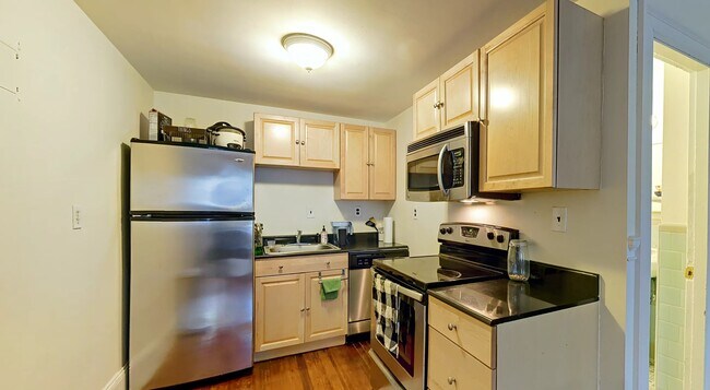 Primary Photo - 1067 Beacon St