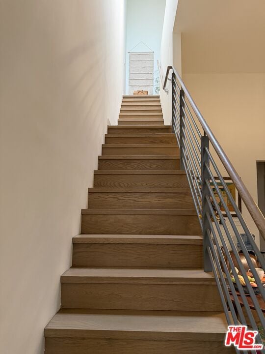 Building Photo - 940 E 2nd St