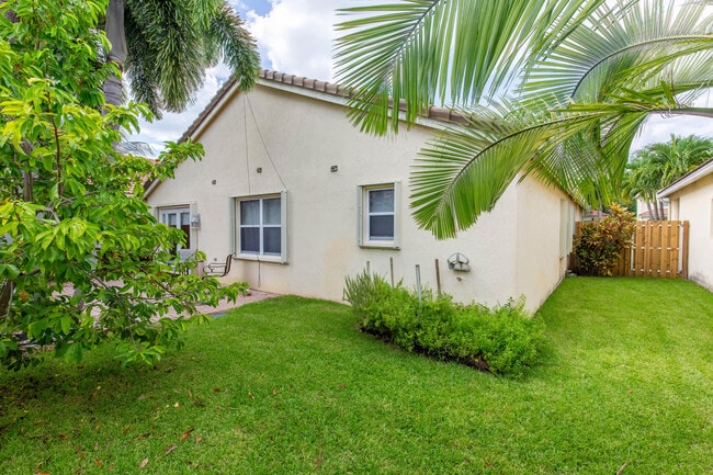 Building Photo - 10746 Oak Bend Way