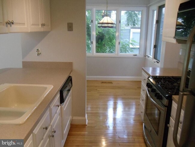 Building Photo - 308 Loudoun St SW