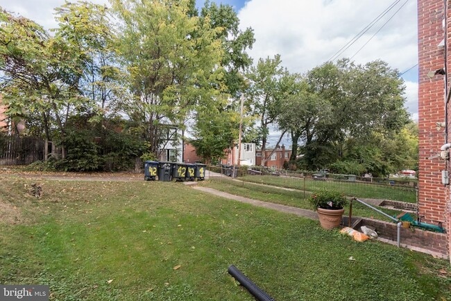 Building Photo - 42 Varnum St NE