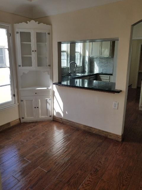 Breakfast Room w/ Built-in Curio Cabinets, Granite top Breakfast Bar - 4123 Garthwaite Ave