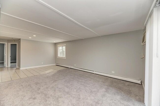 Building Photo - 2440 Waterbury Dr