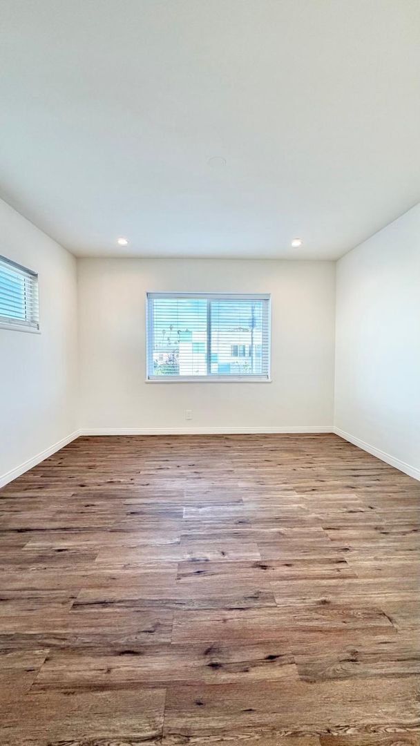 Building Photo - 1433 Meadowbrook Ave