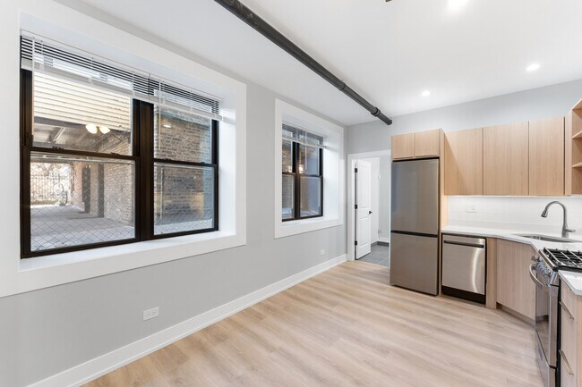 Building Photo - 1546 W Jonquil Terrace