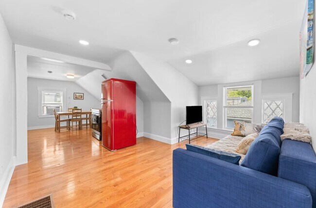 Building Photo - 67 Curtis Rd