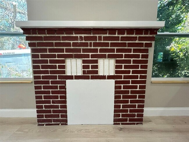 Building Photo - 1218 13th Ave S