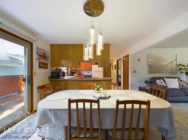 Building Photo - 890 SW 7th St