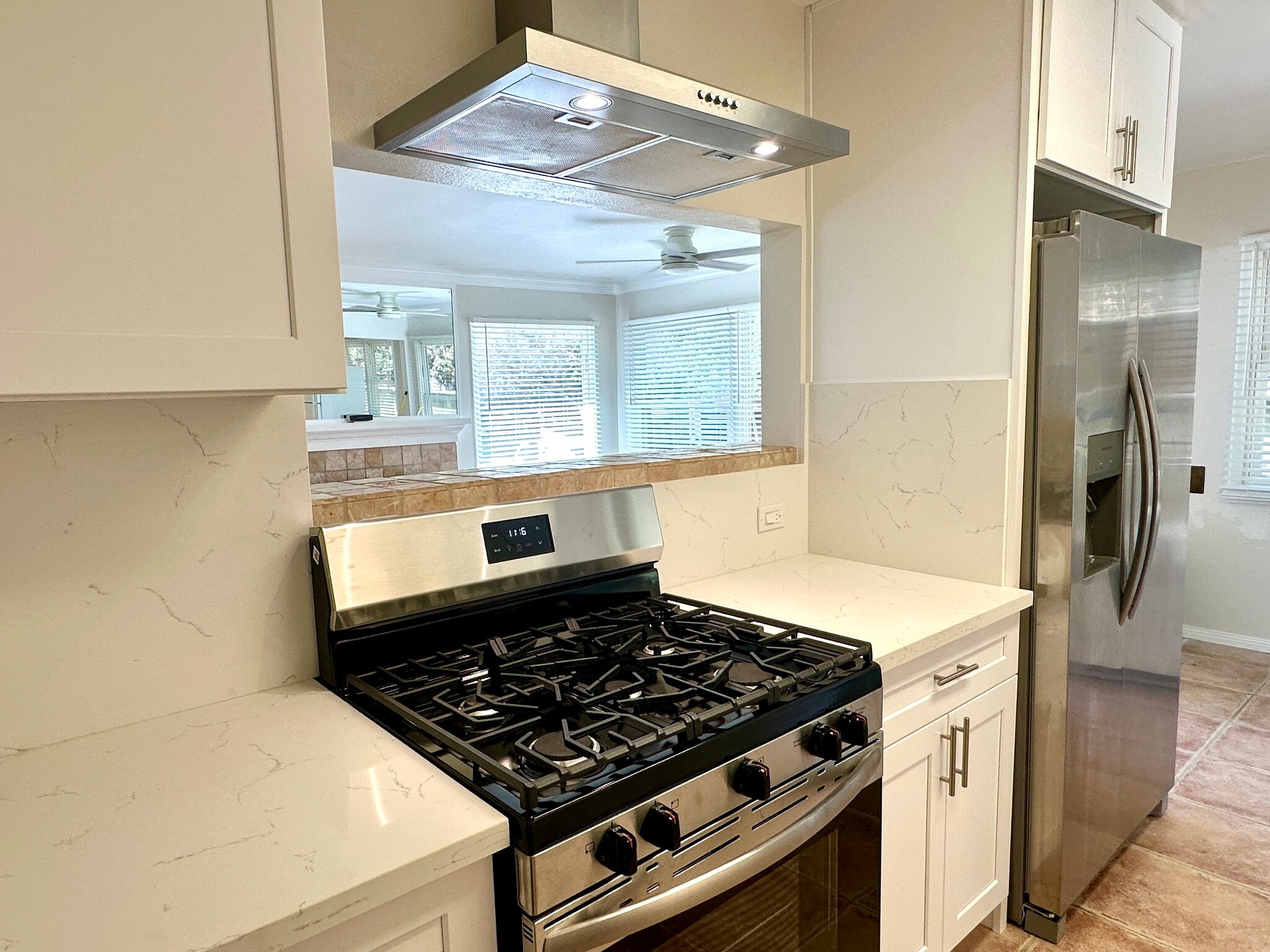 Kitchen pass through to living room - 1033 Pearl St