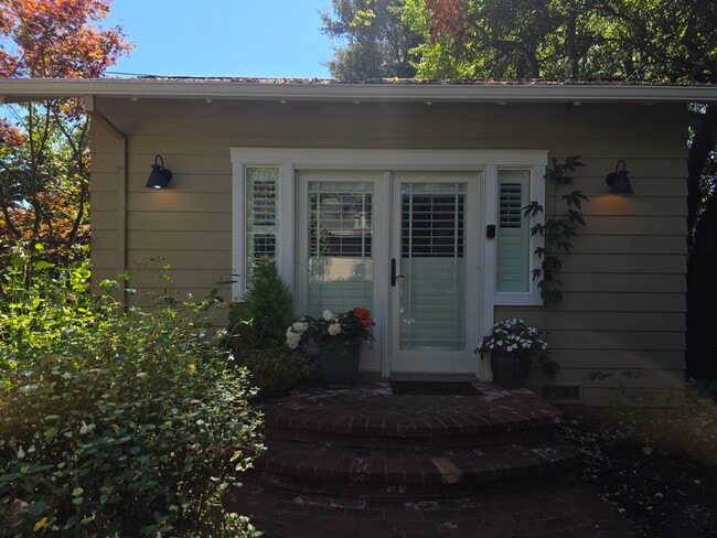 Building Photo - 2264 Grahn Dr