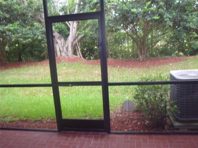 Building Photo - 3825 Tree Top Dr