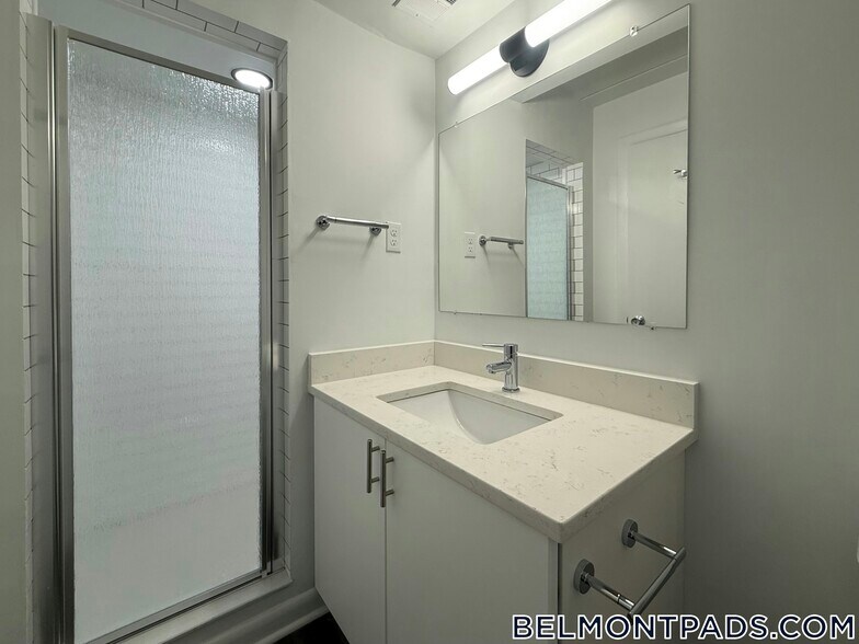 Building Photo - 49 Hill Rd