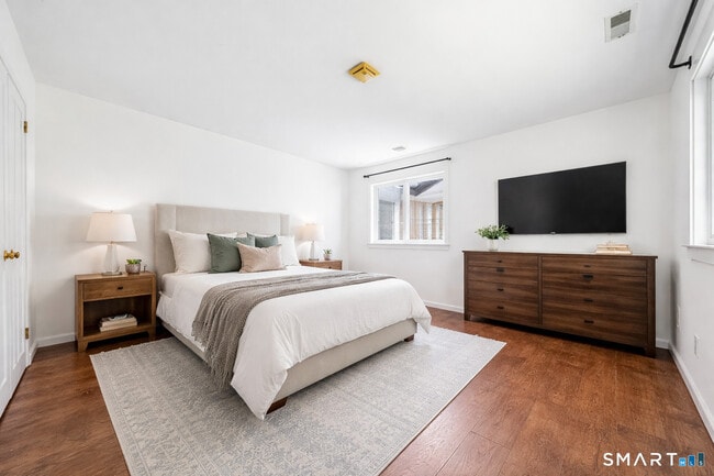 Building Photo - 14 Ferris Ave