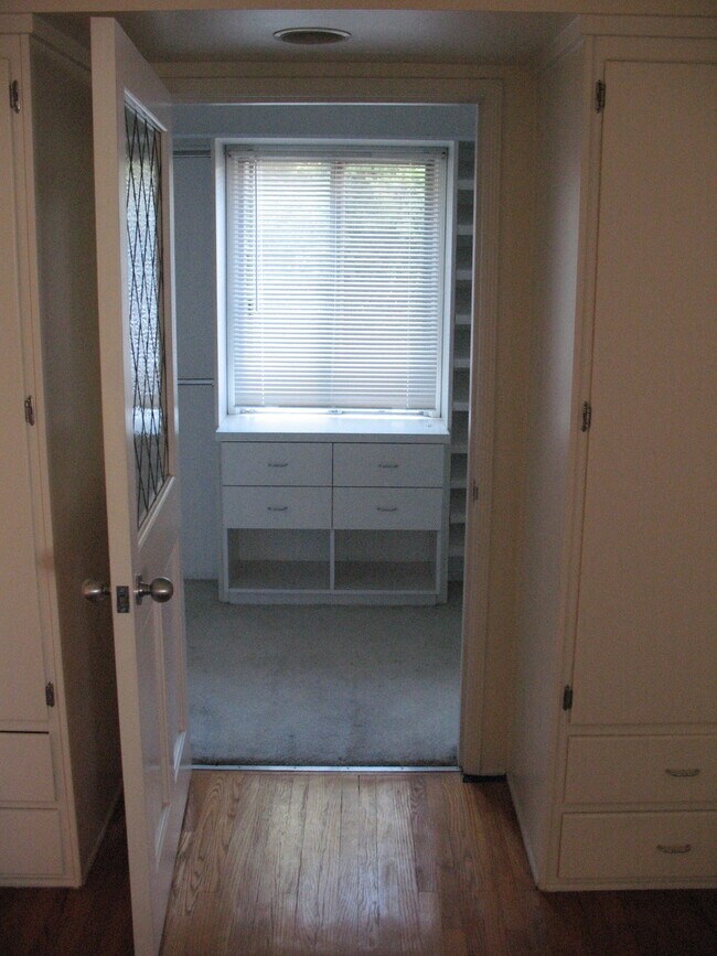 Walk-In Closet View. Window with miniblinds in closet - 3121 W Wyoming Ave