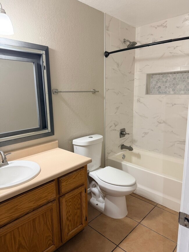 Building Photo - 6233 E 40th Ln