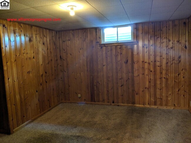 Building Photo - 411S14