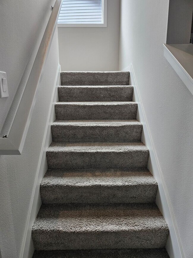 Building Photo - 3 Bed / 2.5 Bath Home in Norwalk. Move-In Special: Get 1 month FREE with an 18-Month Lease!