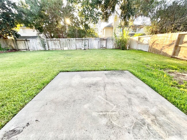 Building Photo - 17607 W Copper Lakes Dr