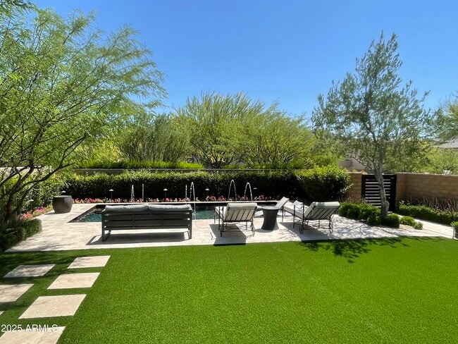 Building Photo - 10203 E Camelot Ct