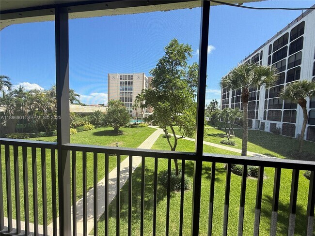 Building Photo - 1627 Riverview Rd