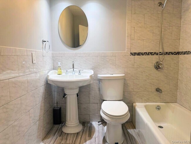 Building Photo - 128 Colonial Pkwy