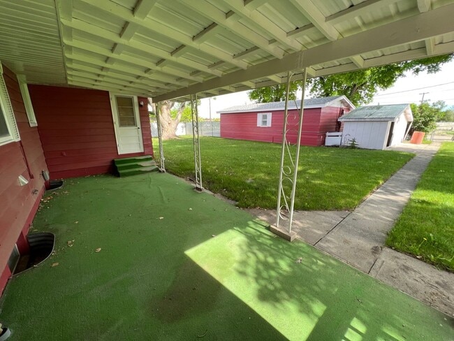 Building Photo - 429 E Pine St