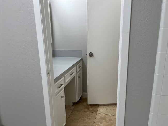 Building Photo - 2402 Fawnwood Ln