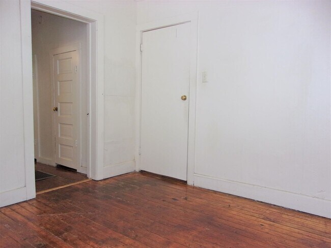 Building Photo - 523 SW 26th St