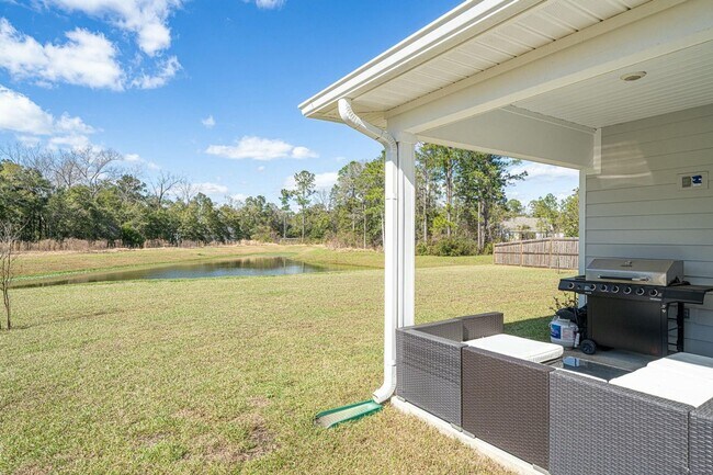 Building Photo - Modern Comfort Meets Scenic Serenity – 4 B...