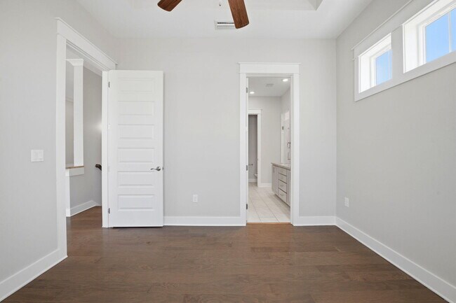 Building Photo - 26 E Pine Lands Lp