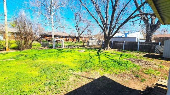 Building Photo - Darling 3 Bed 1.5 Bath 1 Car Garage in the Country Estates Addn Midwest City