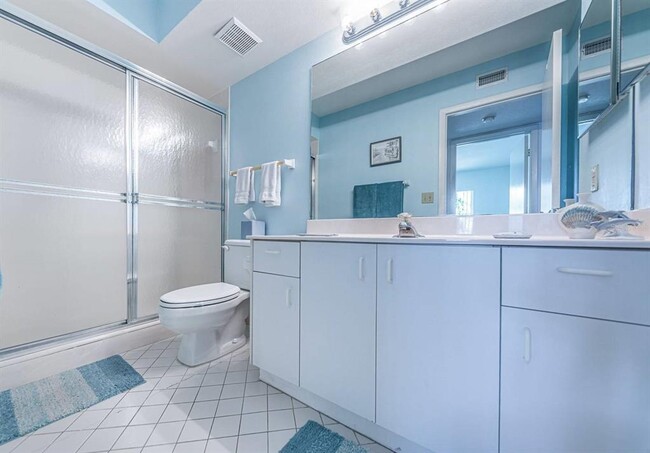 Building Photo - 6001 Bahia Del Mar Cir N